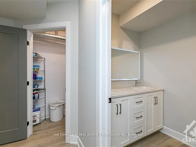 846 Rockson Cres #C — Photo 25