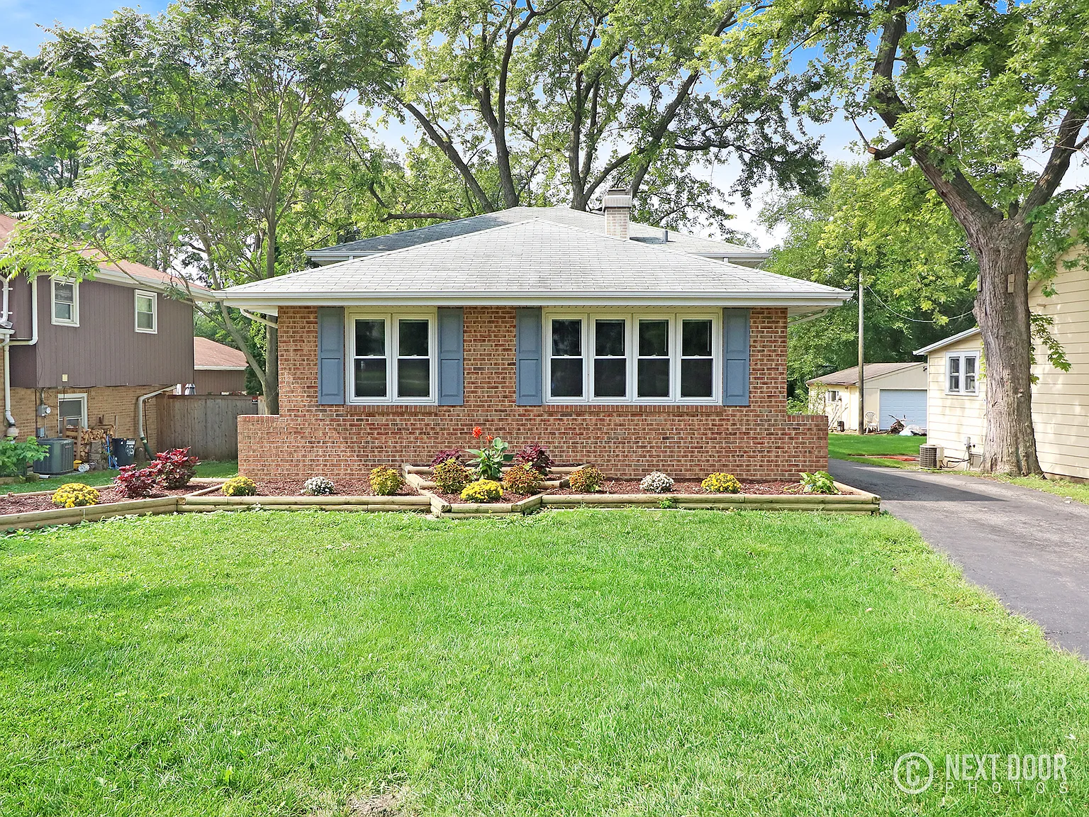 909 Middleton Ave photo 1