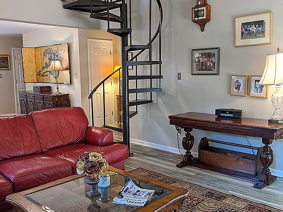 3rd image of 18 Palmetto Pl