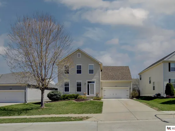 7413 N 107th St, Omaha, NE 68122