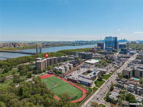 2200 N Central Rd #6H, Fort Lee, NJ 07024