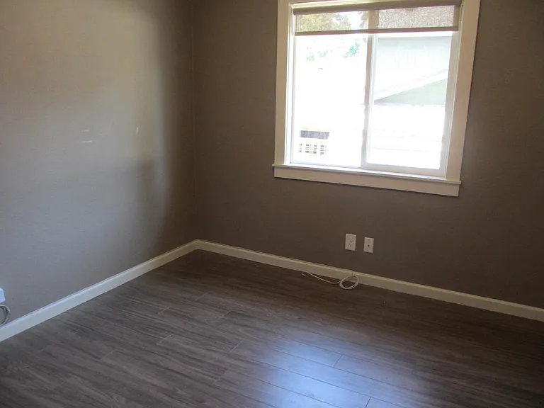 9529 N Fairhaven Ave — Photo 9