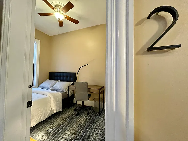 1506 W Polk St #1ZR — Photo 10