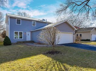 1110 Greensfield Dr, Naperville, IL 60563