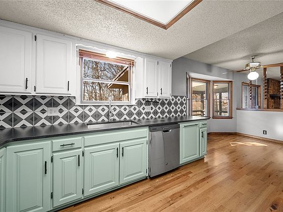 5th image of 4 Fawley Ln