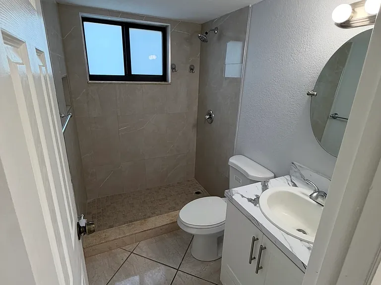 1330 SE 9th Ave #1 — Photo 9