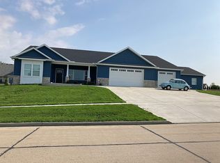 1402 S McLean St, Hudson, IL 61748
