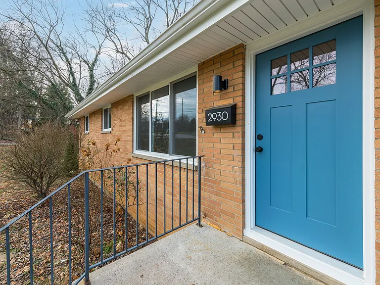 2930 Northglen Dr — Photo 2