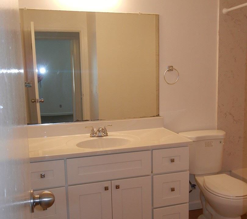 2nd image of 2067 Riley Ct APT 1