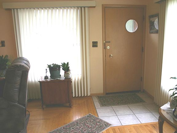 2nd image of 170 E 3 S