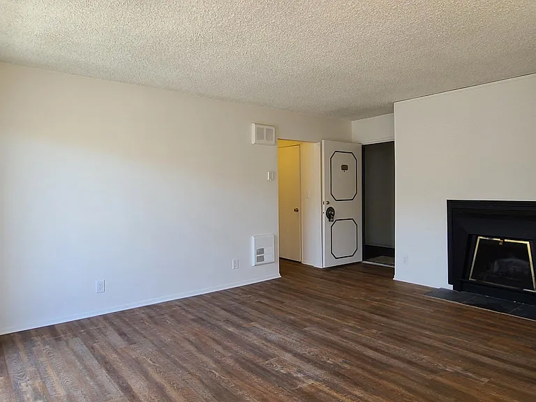 1681 Amberwood Dr #206 — Photo 4