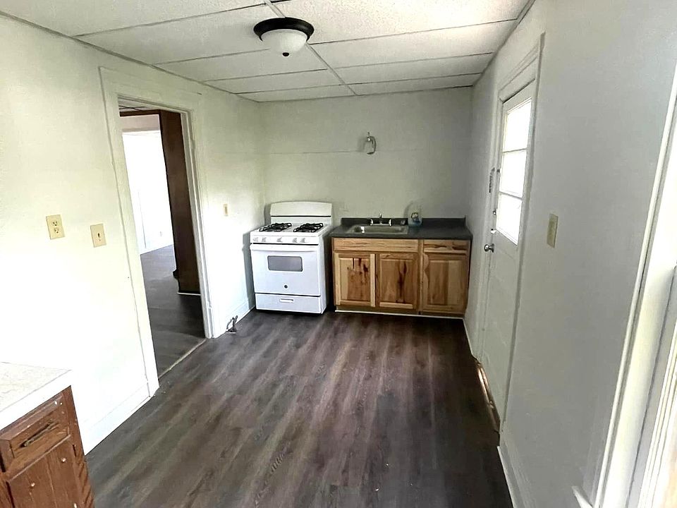 1st image of 501 E 7th St #1