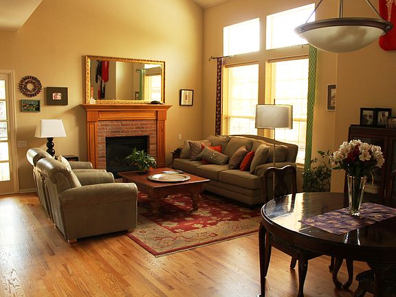 Gas fireplace, cathedral ceiling