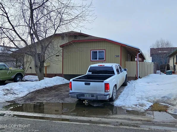 10140 Goose Berry Pl, Anchorage, AK 99515