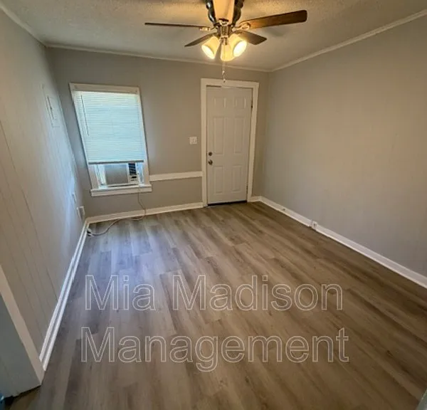 1511 Richards St — Photo 8
