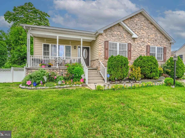 12 Karendale Ct, Baltimore, MD 21244