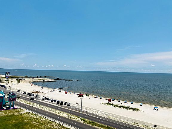 3rd image of 2060 Beach Blvd