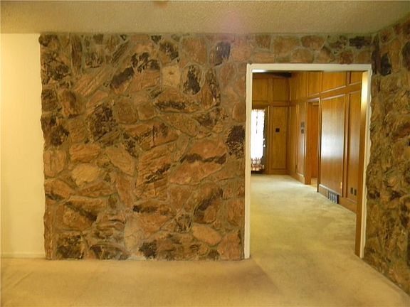 2nd image of 1306 Thunderbrook Cir