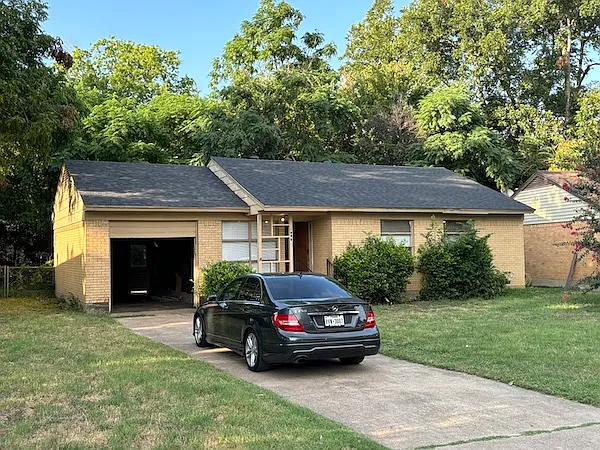 1006 Candice Ln — Photo 1