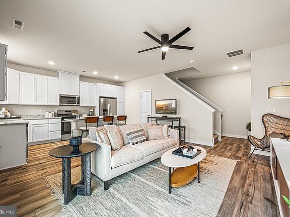 Living Space/Kitchen