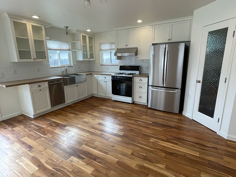 Kitchen/ dining area