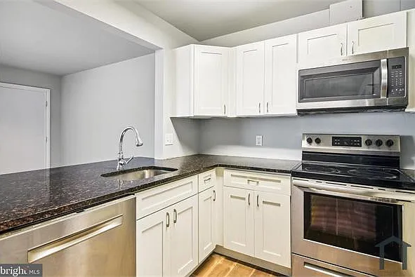 2 bed, $2,095 — Photo 4
