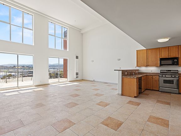 5th image of 2021 26th St Unit 202