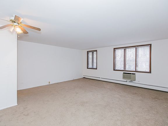 4th image of 1355 N Dearborn Pkwy #401