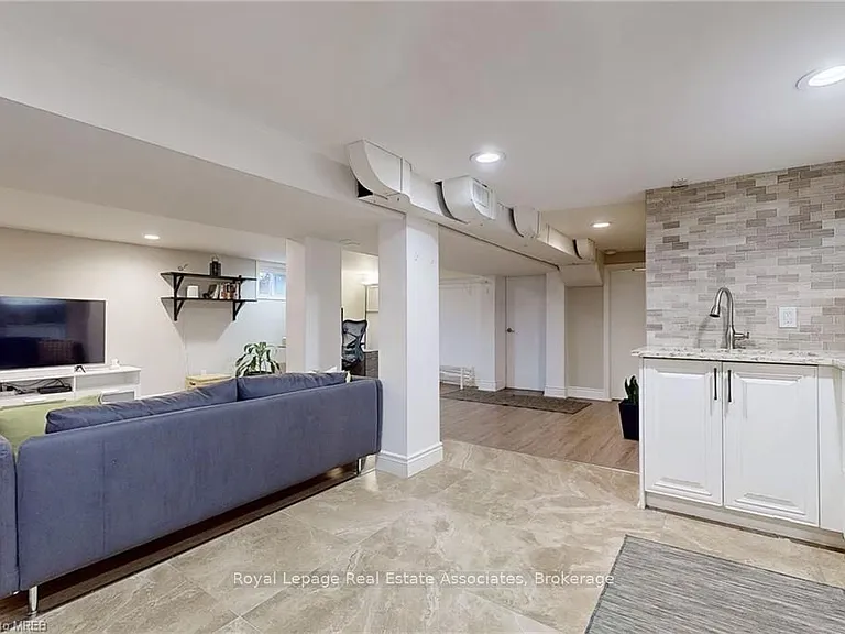 925 Kingsway Dr #BASEMENT — Photo 16