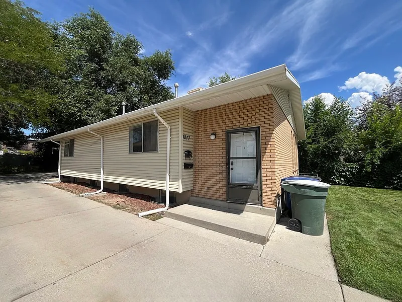 1265 E Crandall Ave #1277