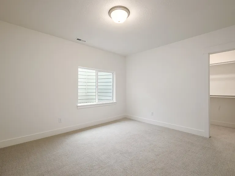 1017 E Tucker Ln — Photo 18