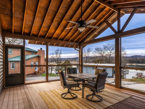 30 Waters Edge Drive, Galena, MO 65656