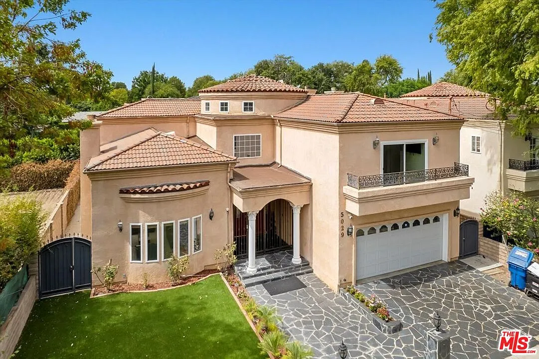5 bed, 4.5 bath, 3517 sqft, $7,499 — Photo 2