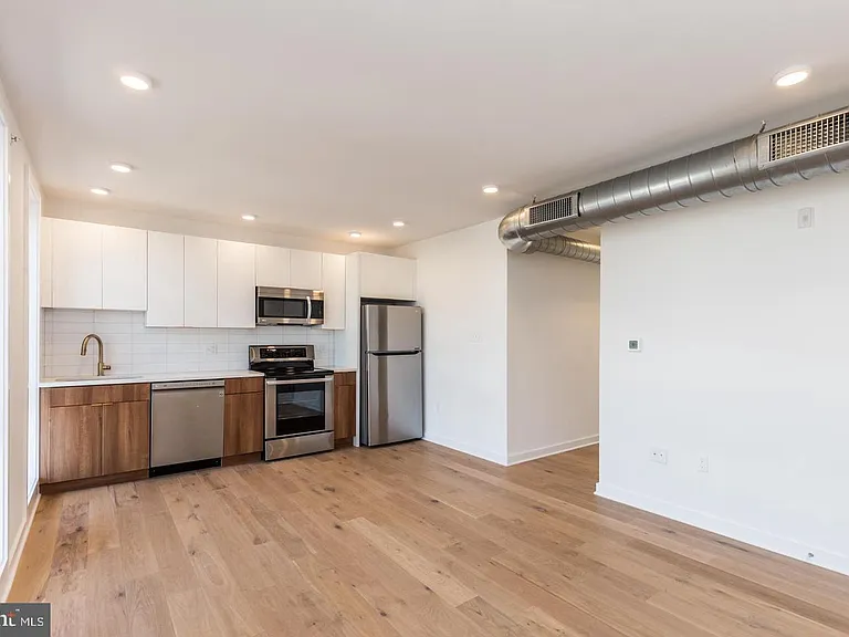 1416 Frankford Ave #306 — Photo 2