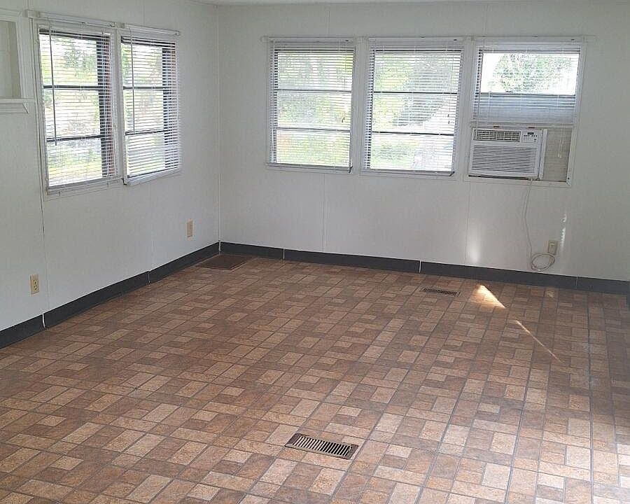 1st image of 10 Oleander Cir #10