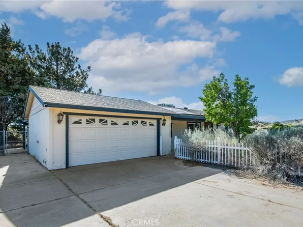 8623 Gobi Rd, Phelan, CA 92371