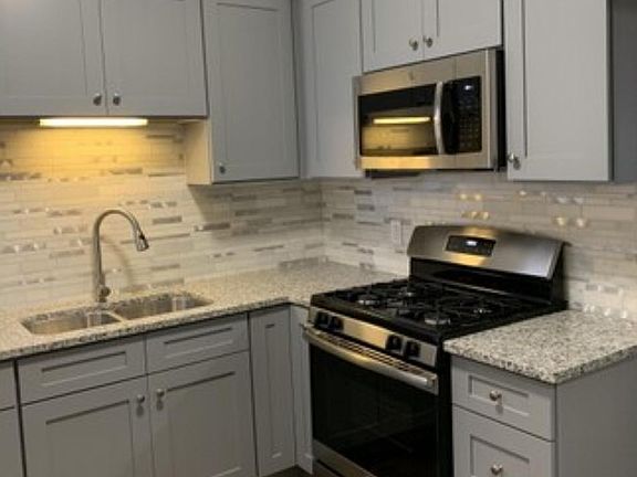 2nd image of 1531 W Ardmore Ave #2N