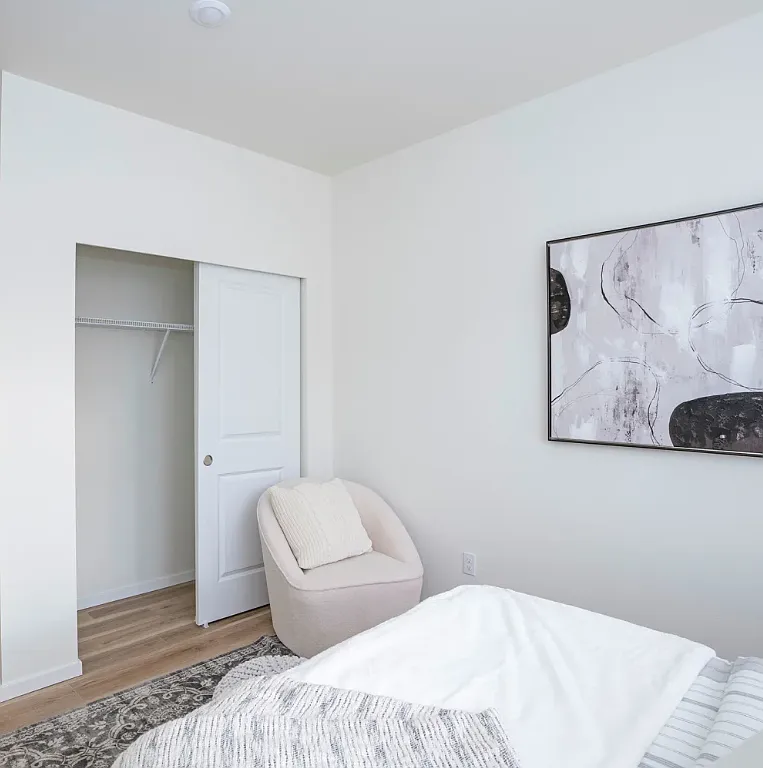 Hallie Court Apartments — Photo 2