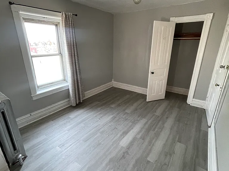 513 W Green St — Photo 3