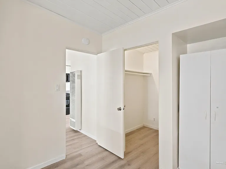 530 2nd Pl #B — Photo 17