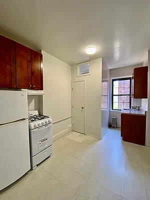 Rented by CMV Realty Inc. | media 8