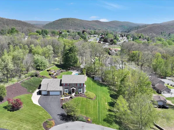 404 Concord Grn, Pottsville, PA 17901
