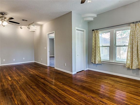 3rd image of 207 E Daws St