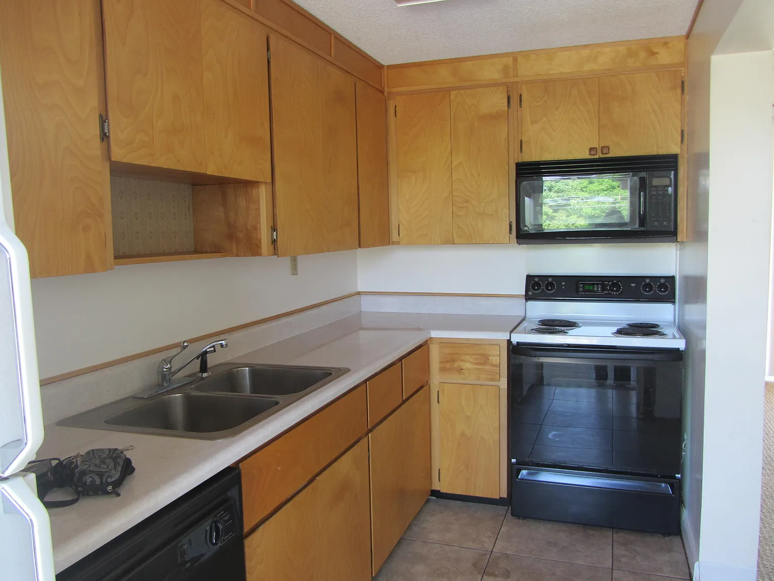 2 bed, 1100 sqft, $1,375 — Photo 2