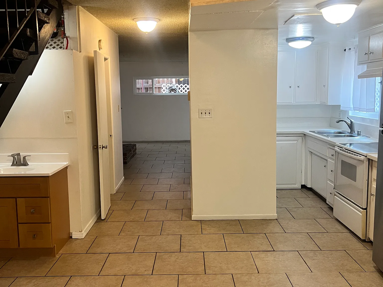 3 bed, 1.5 bath, 1800 sqft, $3,500 — Photo 4