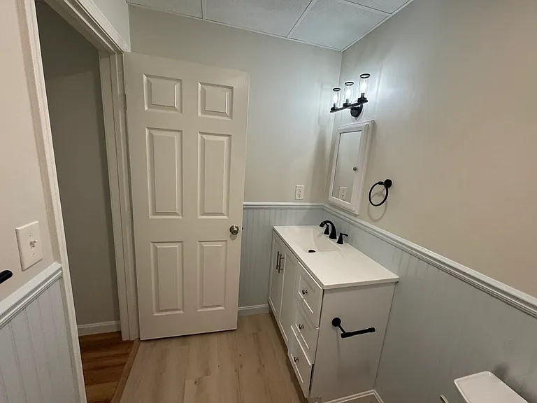 64 Foster St — Photo 6