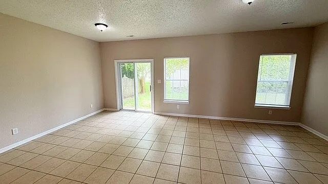 3718 Laurel Cherry Ln — Photo 7