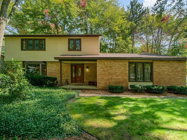 1409 Bayberry Ln, Midland, MI 48640