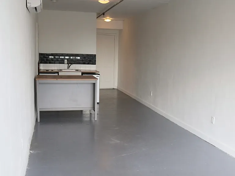 542 SW 3rd St #C2 — Photo 6