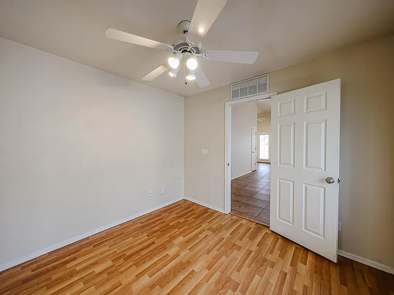 10935 W Ruth Ave — Photo 9